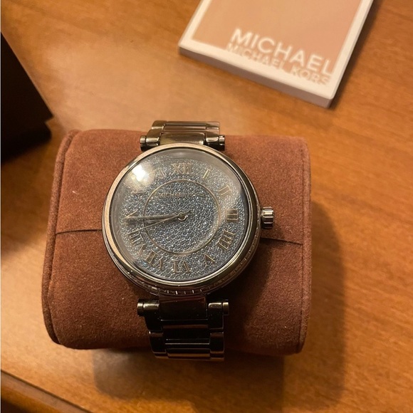 NWT Michael Kors Skylar Pave watch - Picture 2 of 4